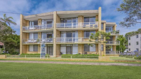 7 Flynn's Beach Apartment